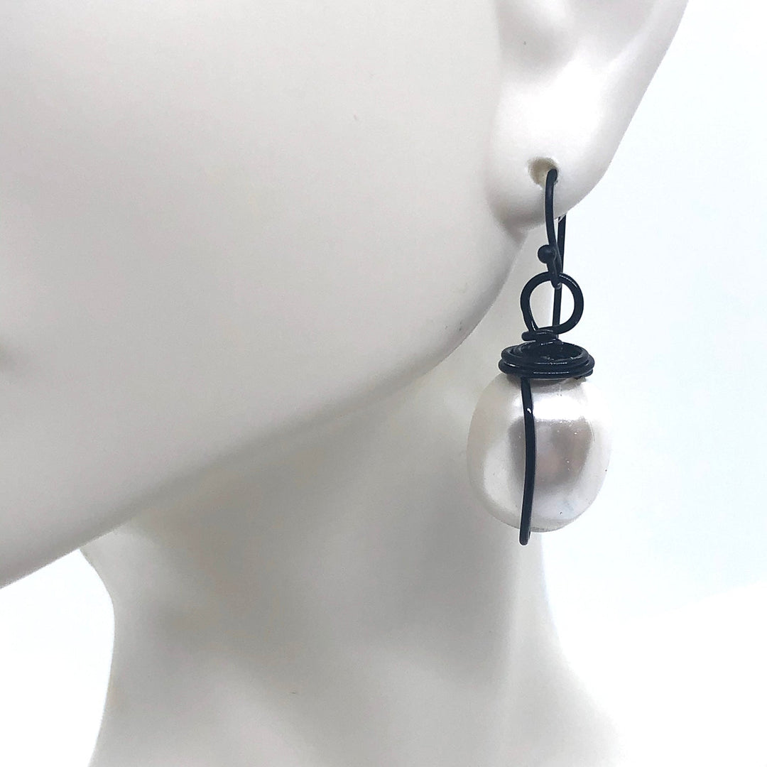 Mother Of Pearl Pearl With Black Wrap Earring