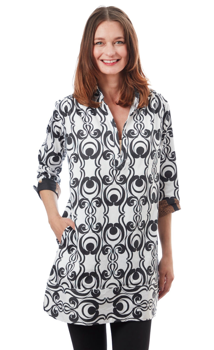 Vail Tunic Black White Geometric XS / 456-R851