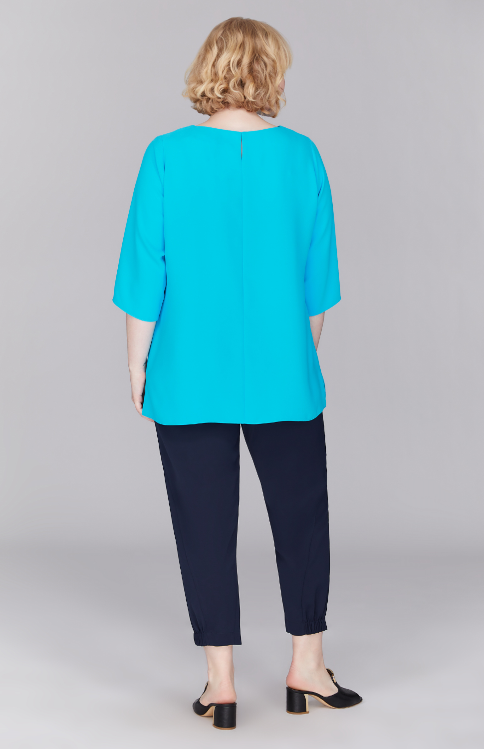 Molly is 5'9" and is wearing a size L in Turquoise.