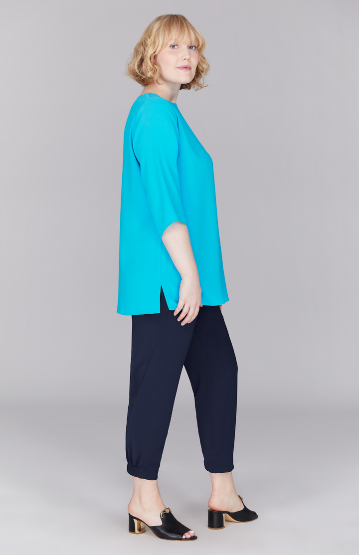 Molly is 5'9" and is wearing a size L in Turquoise.