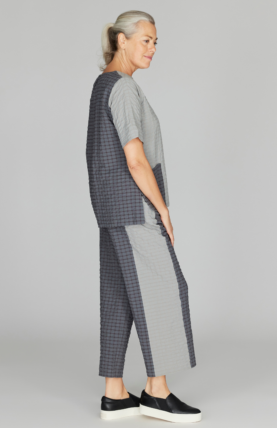 Crinkle Shirting Straight Pants w/ Contrast Panel