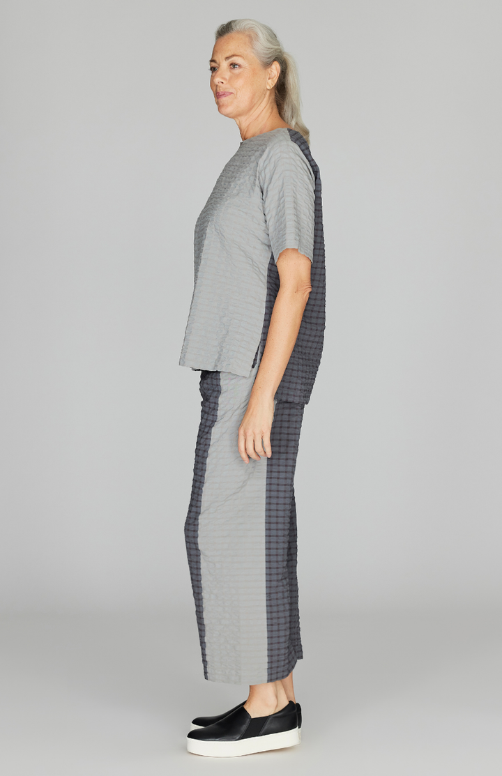 Crinkle Shirting Straight Pants w/ Contrast Panel