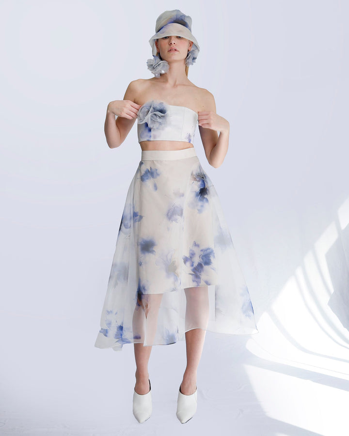 Maison Marie Saint Pierre | Skirt | JARINA | Aqua Lily Blue | Earring | JANAR | Aqua Lily Blue  | Earrings | JOKER | Aqua Lily Blue | Brooch | JUSTAR | Aqua Lily Blue