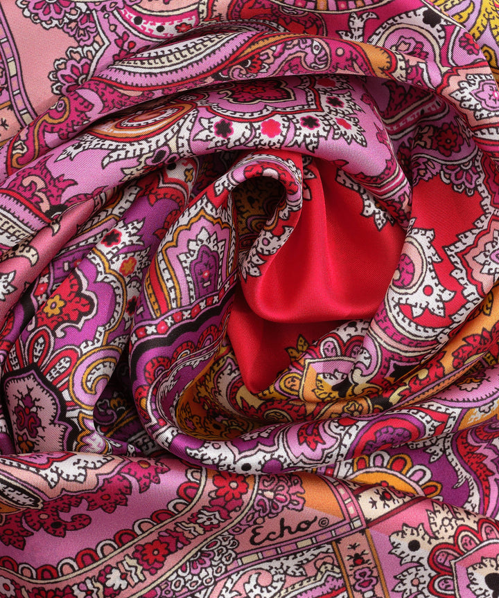 Colorblock Paisley Square in color Cherry