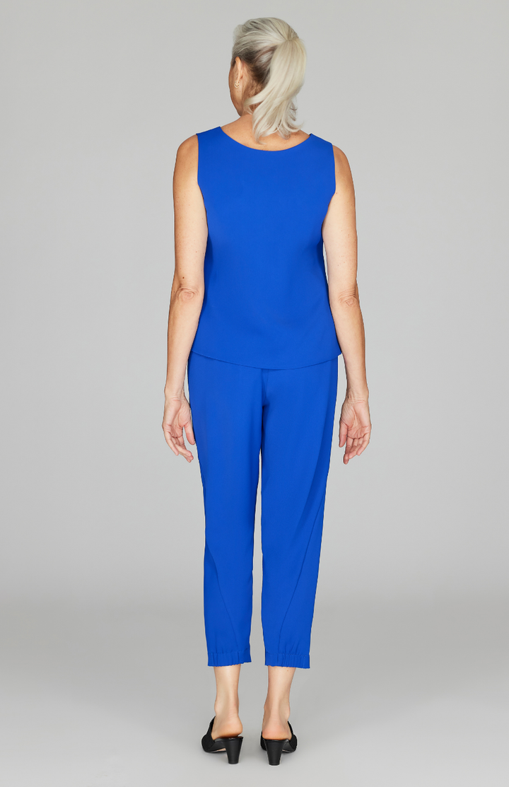 Fabienne is wearing Cobalt in size XS.