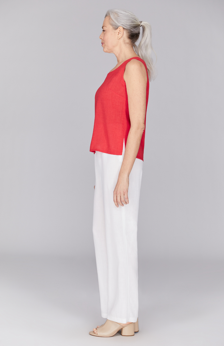 Fabienne is 5'9" and wearing a size XS in Hibiscus.