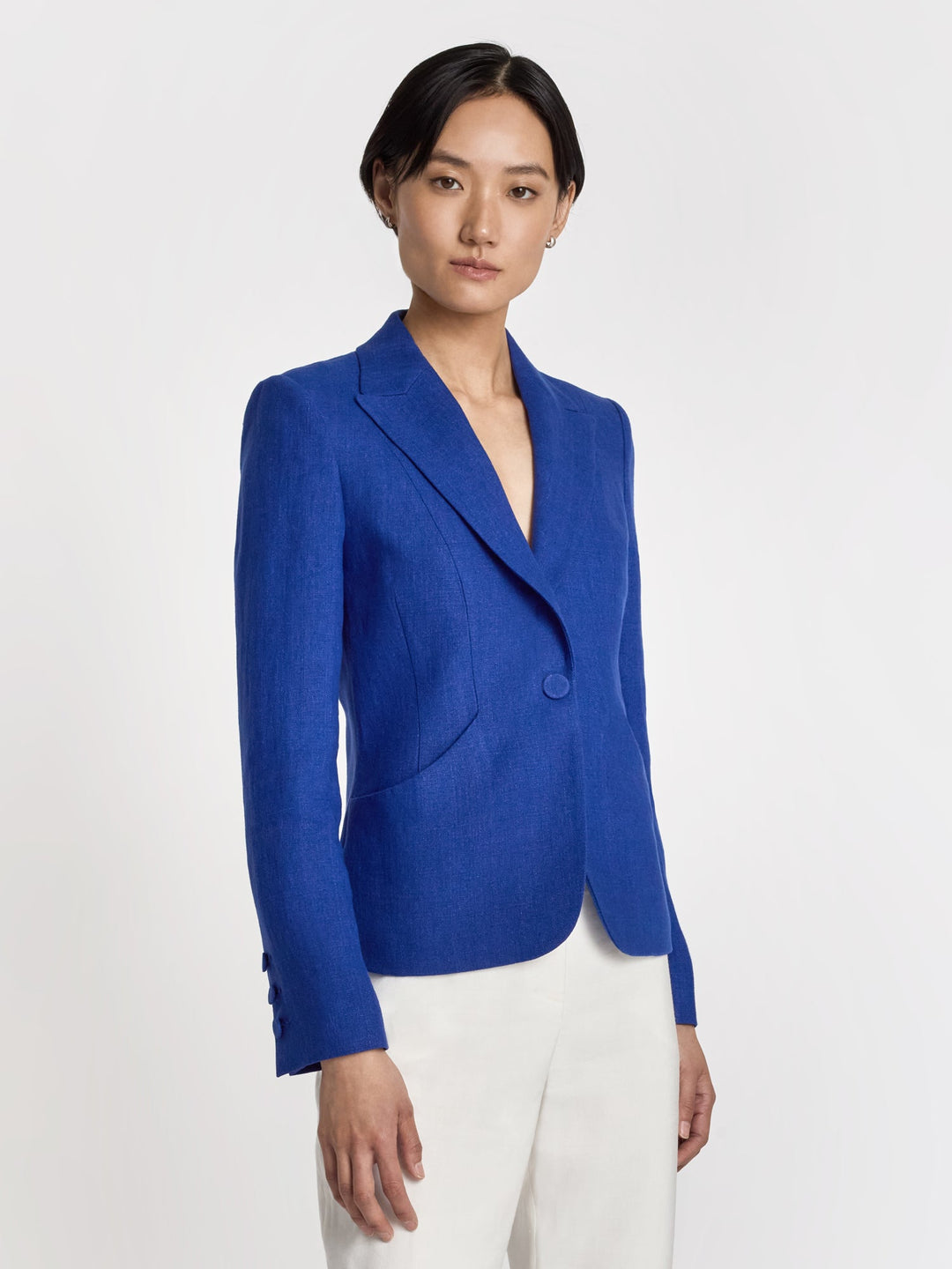 Short fitted linen jacket