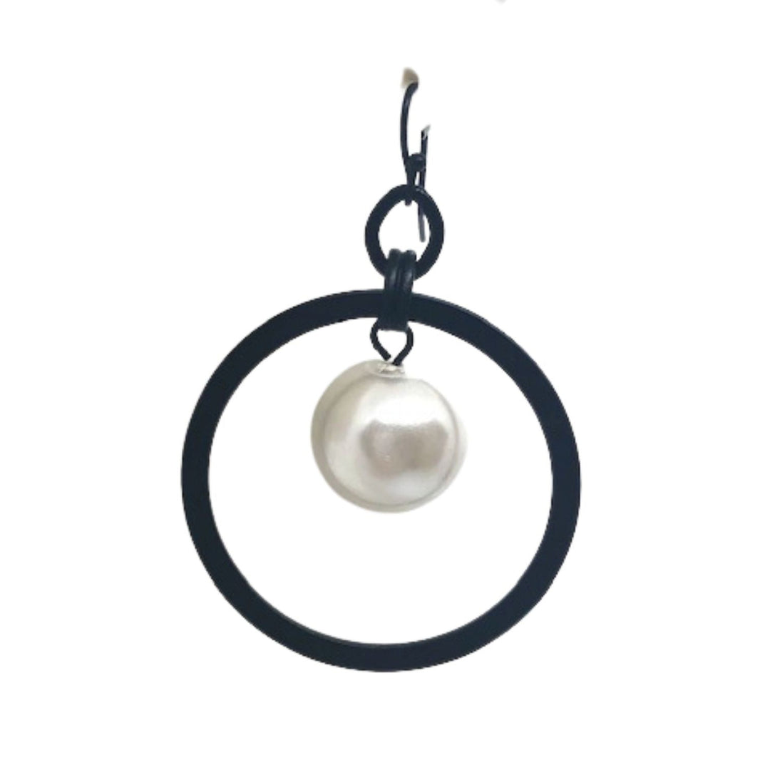 White 14Mm Glass Pearl Matte Black Hoop Earring