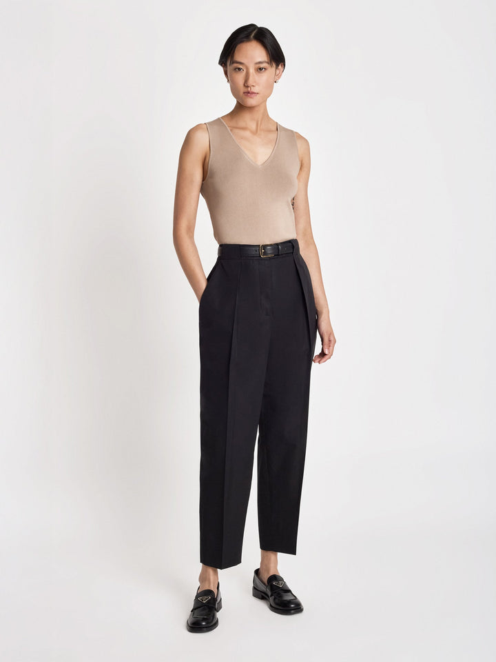Carrot leg pleated pant