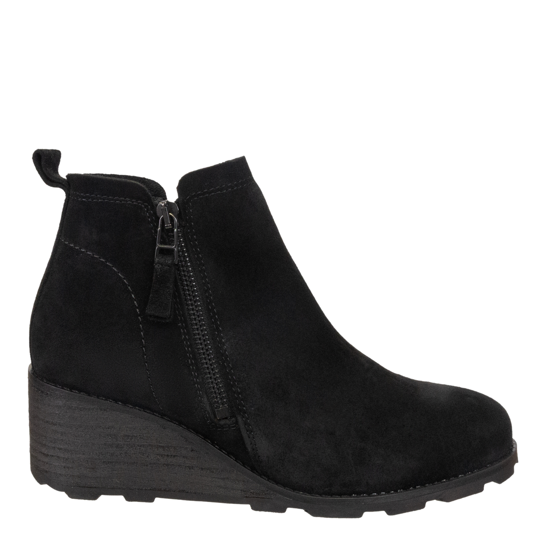 OTBT - STORY in BLACK Wedge Ankle Boots